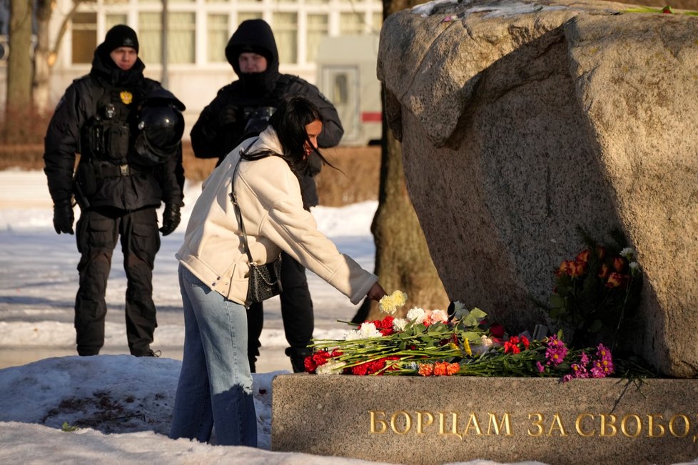 Uctění památky Navalného v Petrohradě (18.2.2024)