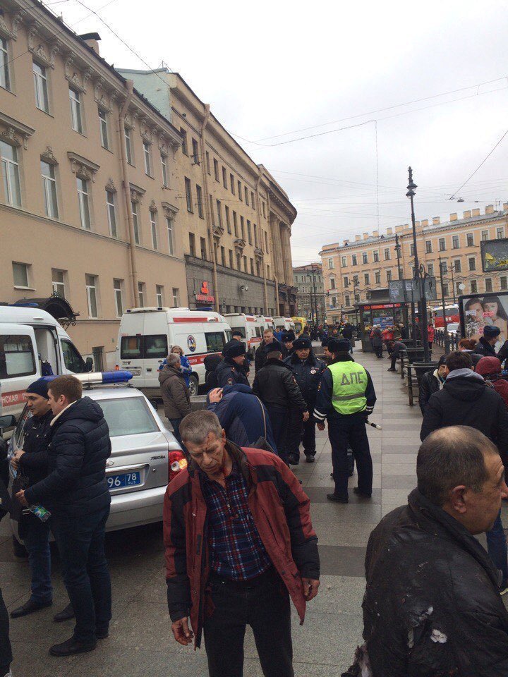 Policejní manévry po výbuchu v petrohradském metru