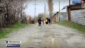 Novináři v jihokyrgyzském městě Oš našli dům rodiny předpokládaného útočníka.