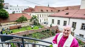 V Brně se  za účasti biskupa Vojtěcha Cikrleho otevřely veřejnosti historické zahrady pod Petrovem. 
