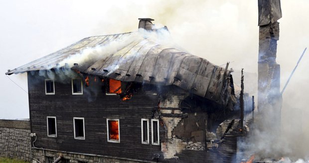 Petrovu boudu v Krkonoších někdo úmyslně zapálil