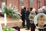 Pohřeb Petrušky Šustrové: Na vozíku dorazil i Schwarzenberg. Mimořádná žena, vzpomínají lidé