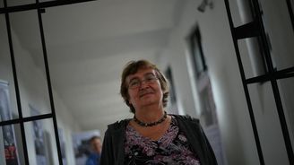 Ve věku 75 let zemřela disidentka a novinářka Petruška Šustrová