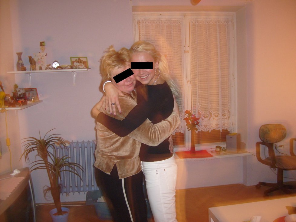 Žárlivý Makedonec zastřelil bývalou přítelkyni i její matku (vlevo)