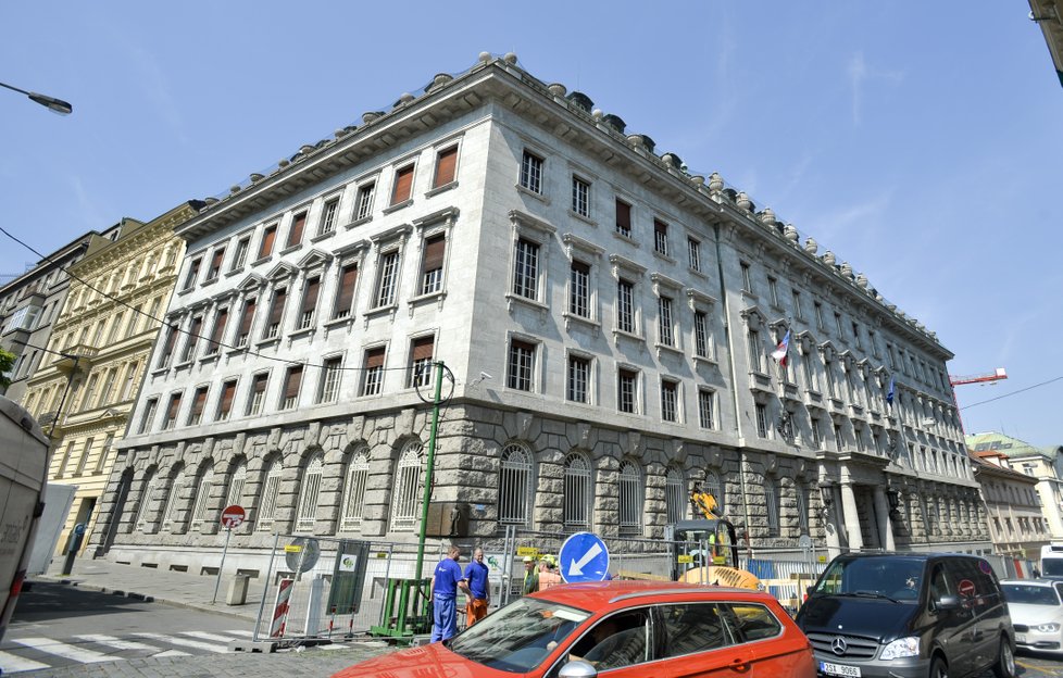 Petschkův palác byl za 2. sv. v. sídlem gestapa.