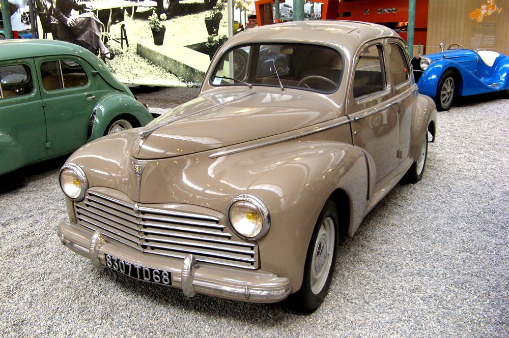 Peugeot 203 byl prvním poválečným modelem francouzské automobilky a prvním se samonosnou ocelovou karoserií.