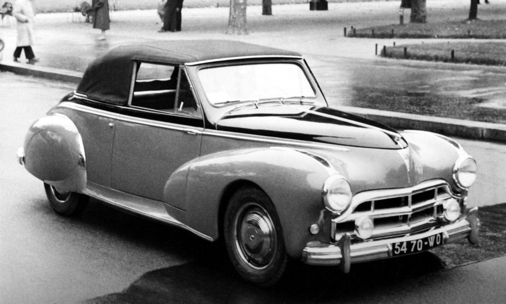 Francouzská karosárna Émile Darl&#39;mat vyrobila kolem 150 kabrioletů Peugeot 203 s ještě více „americkou“ maskou chladiče.