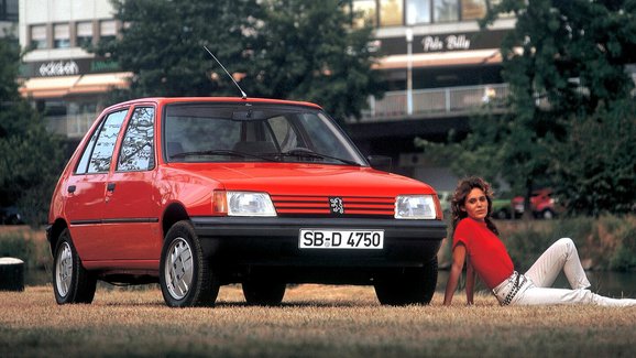 Připomeňte si historii Peugeotu 205: Jedno z nejúspěšnějších malých aut všech dob!