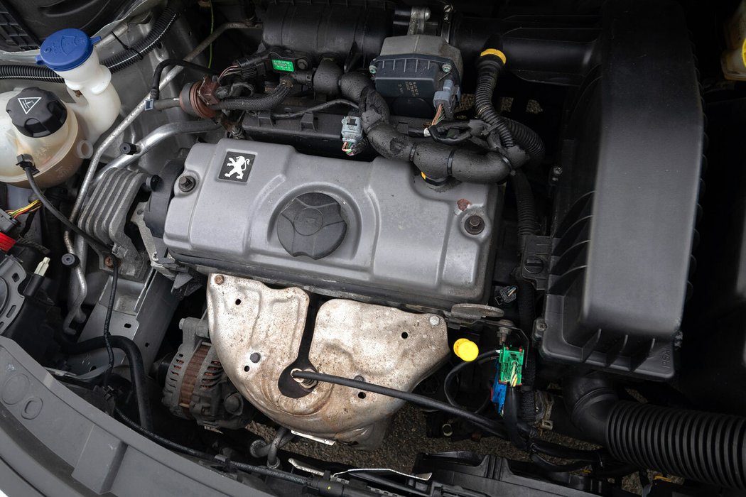 Motor 1.4 8V (TU3A) nehýří technikou, je však velmi spolehlivý a odolný. Navíc ani na servis a opravy není drahý.