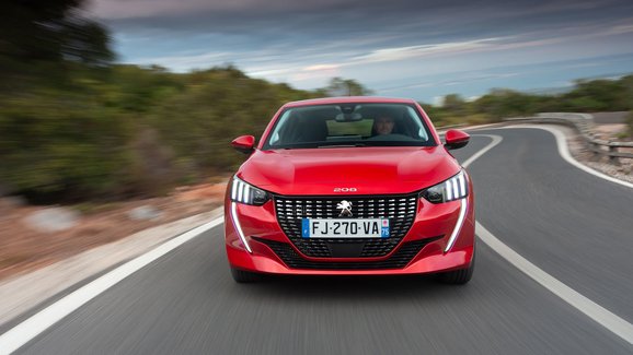 Evropským Autem roku 2020 (COTY) se stává Peugeot 208! Porazil i luxusní elektromobil