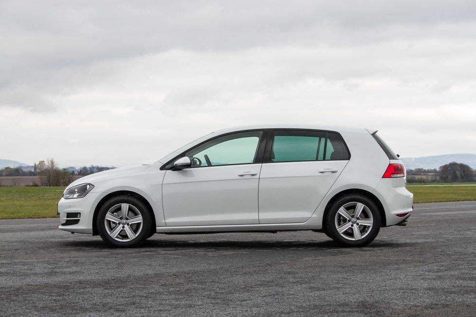 Peugeot 308 1.6 THP/115 kW vs. VW Golf 1.4 TSI/103 kW