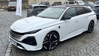 Nový Peugeot 308 dorazil do Česka. Naftové kombi zůstává, hatchback je podpultovka Nový Peugeot 308 dorazil do Česka. Naftové kombi zůstává, hatchback je podpultovka