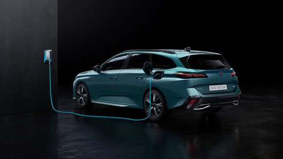 Plně elektrický Peugeot e-308 by mohl dorazit již v příštím roce