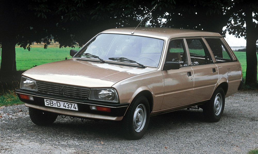 Na jaře 1982 byla zahájena výroba pětidveřového kombi Peugeot 505 Break se šesti bočními okny a velkým prostorem pro zavazadla.