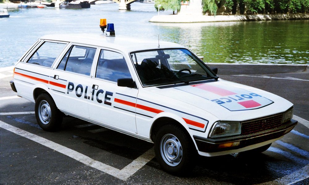 Peugeot 505 v provedení kombi i sedan používala francouzská policie.