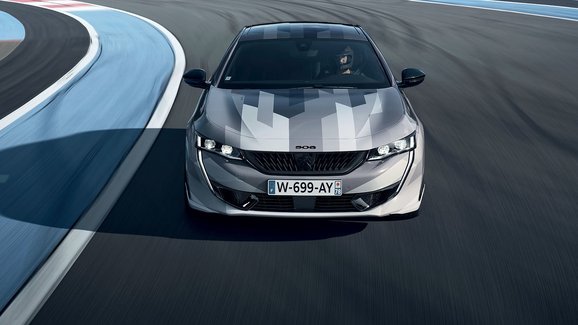 Sportovní plug-in hybrid Peugeot 508 PSE na nových fotografiích. Začátek prodeje je za rohem!