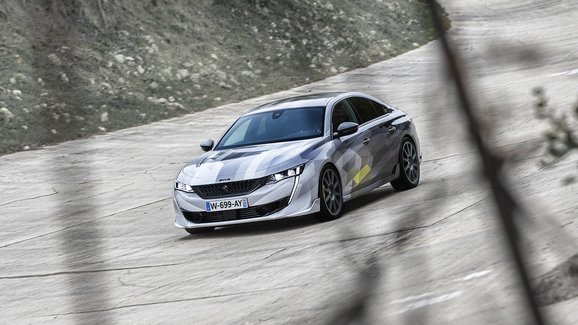 Peugeot chystá sportovní verzi každého svého modelu. Bez elektřiny se neobejde ani jedna