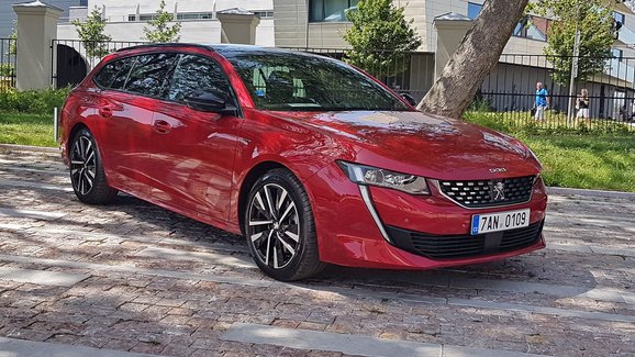 Peugeot 508 SW vstupuje na český trh, hybrid se spotřebou 2,0 l/100 km dorazí později