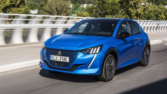 Peugeot vylepšuje své elektromobily. Drobné úpravy prodlouží dojezd o 25 km