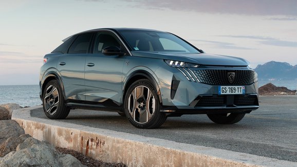 Nový Peugeot 3008 má české ceny. Benzinový motor nechybí