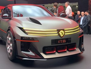 Znovuzrozený Peugeot 205 může přijít už příští rok. RCZ čeká na baterie, které neexistují