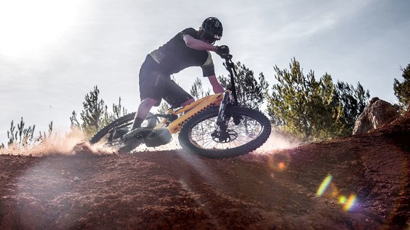 Peugeot Cycles představuje horské elektrokolo s pořádným dojezdem 