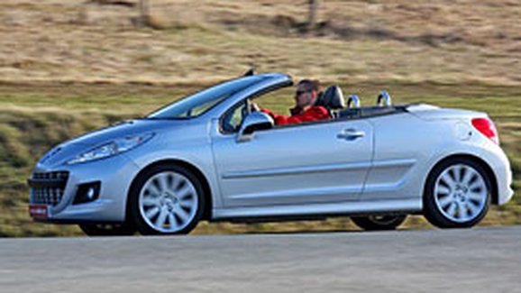 TEST Peugeot 207 CC 1,6 THP - Upalující kabelka