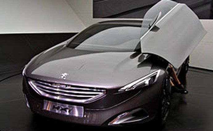 Peugeot ve Frankfurtu: Kombi nejen do terénu a ultra-luxusní MPV