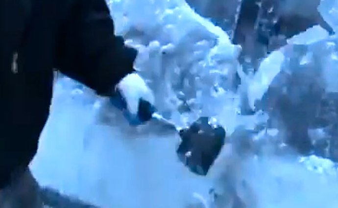Video: Odstranění ledu z karoserie na polský způsob
