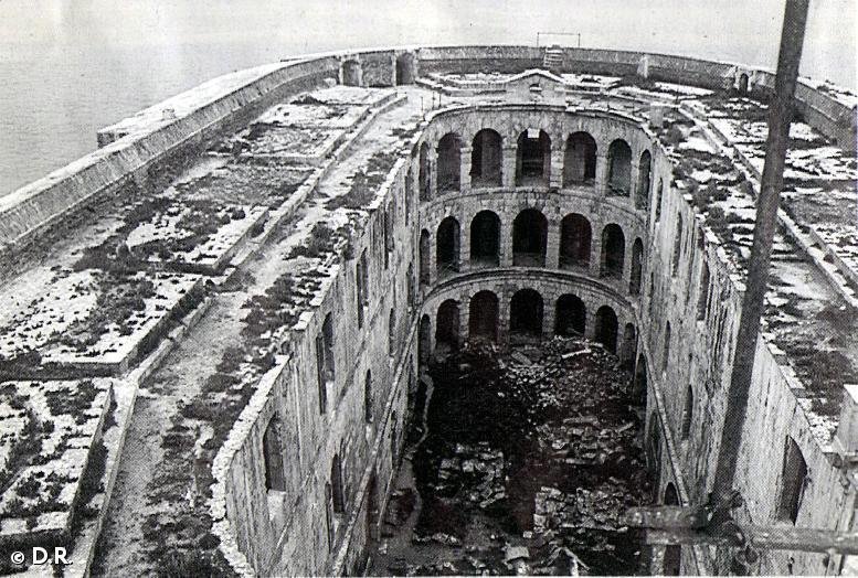1955: Dvorana pevnosti