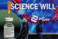 Pfizer před nákazou ochrání mnohem méně, než se čekalo, ukázala studie. Na vině je čas i delta