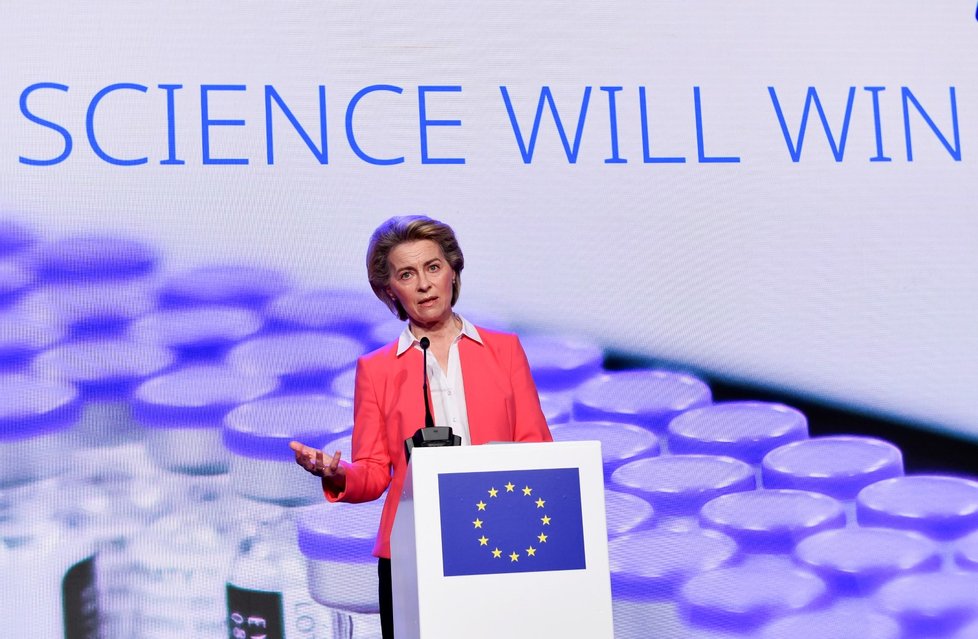 EU dojednala dosud největší vakcínovou smlouvu, Pfizer dodá 1,8 milliardy dávek. Na snímku předsedkyně Evropské komise (EK) Ursula von der Leyenová (23. 4. 2021)