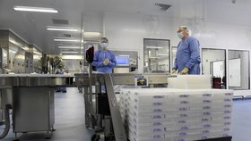 EU dojednala dosud největší vakcínovou smlouvu, Pfizer dodá 1,8 milliardy dávek (23. 4. 2021)