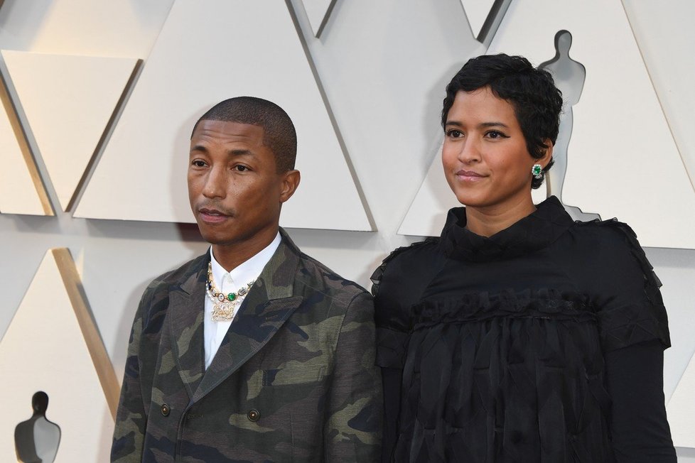 Pharrell Williams vypadal poměrně znuděně...