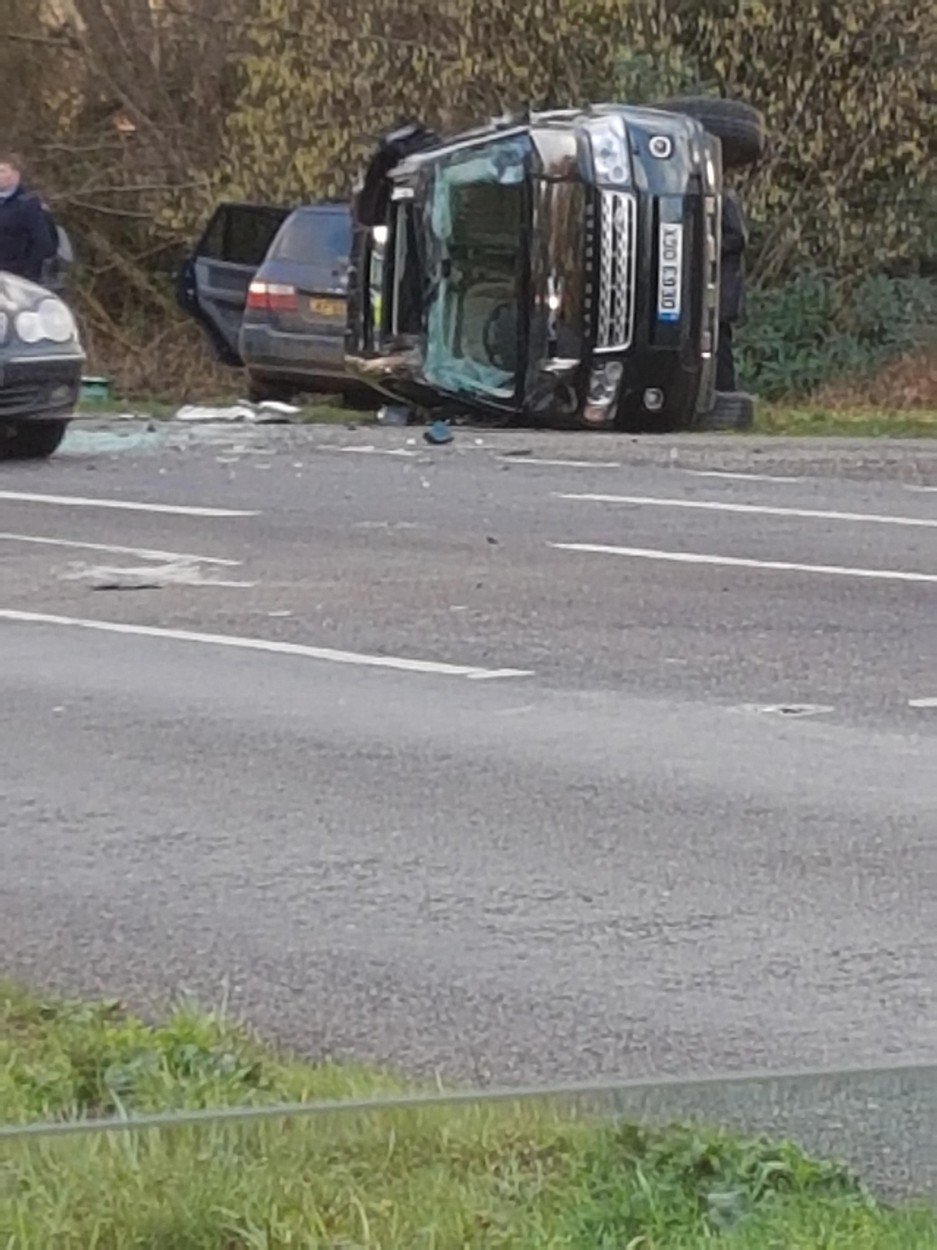 Nehoda prince Philipa. Jeho Land Rover skončil na boku