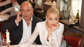 Miliardář Philip Green čelí obvinění ze sexuálního obtěžování. Green se rád obklopoval celebritami a modelkami.