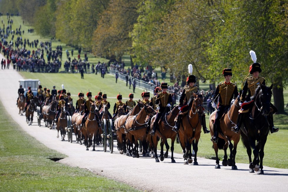 Probíhají poslední přípravy na pohřeb prince Philipa. K Windsoru přijíždí členové královské gardy Royal Horse Artillery