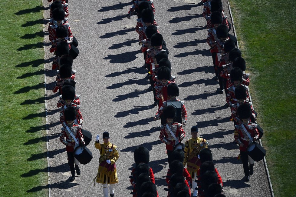 Vojenské průvody na pozemcích hradu Windsor z ptačí perspektivy