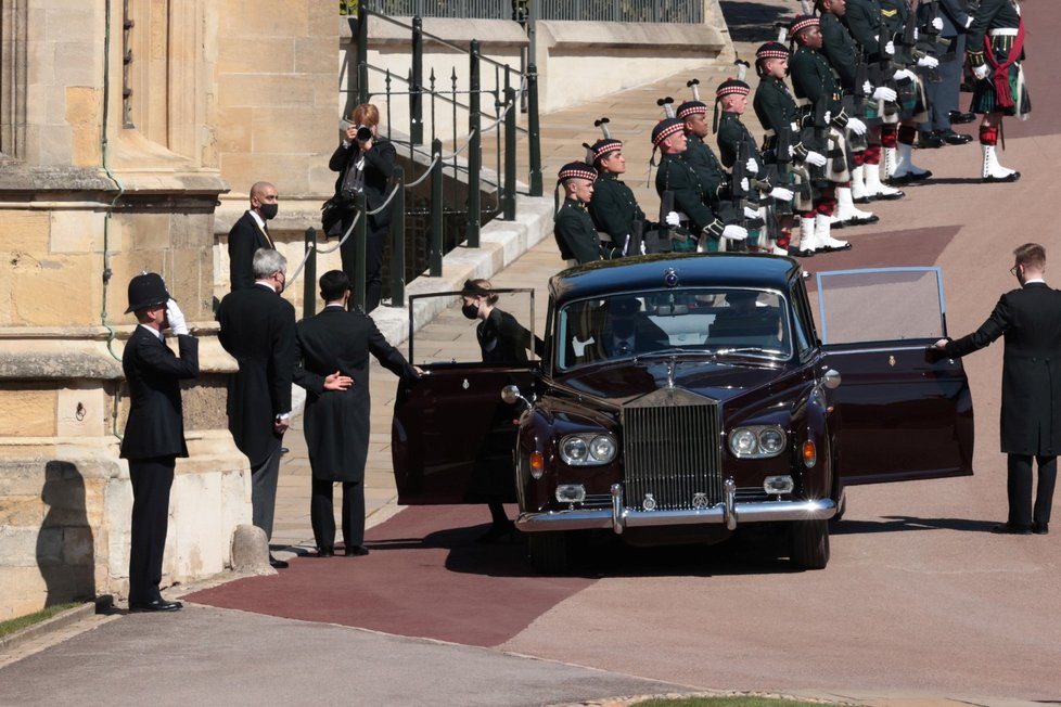 Lady Louise Windsorová přijela ke kapli svatého Jiřího