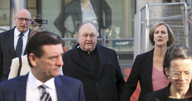 Chlapci se mu svěřili se zneužitím. Arcibiskup kněží kryl, rozhodl soud v Austrálii