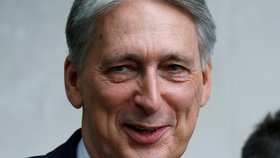 Britský ministr financí Hammond podá demisi. Učiní tak před tím, než ho kvůli nesouhlasu s brexitem bez dohody odvolá zřejmý příští premiér Johnson.