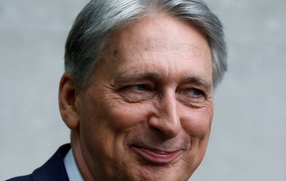 Britský ministr financí Hammond podá demisi. Učiní tak před tím, než ho kvůli nesouhlasu s brexitem bez dohody odvolá zřejmý příští premiér Johnson.
