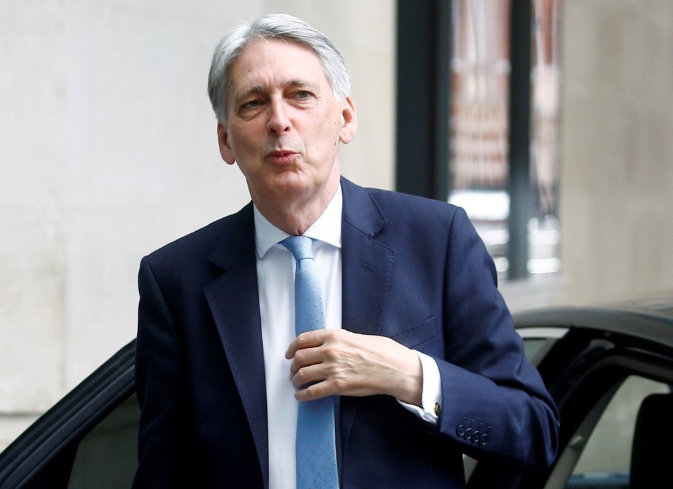 Britský ministr financí Hammond podá demisi. Učiní tak před tím, než ho kvůli nesouhlasu s brexitem bez dohody odvolá zřejmý příští premiér Johnson.