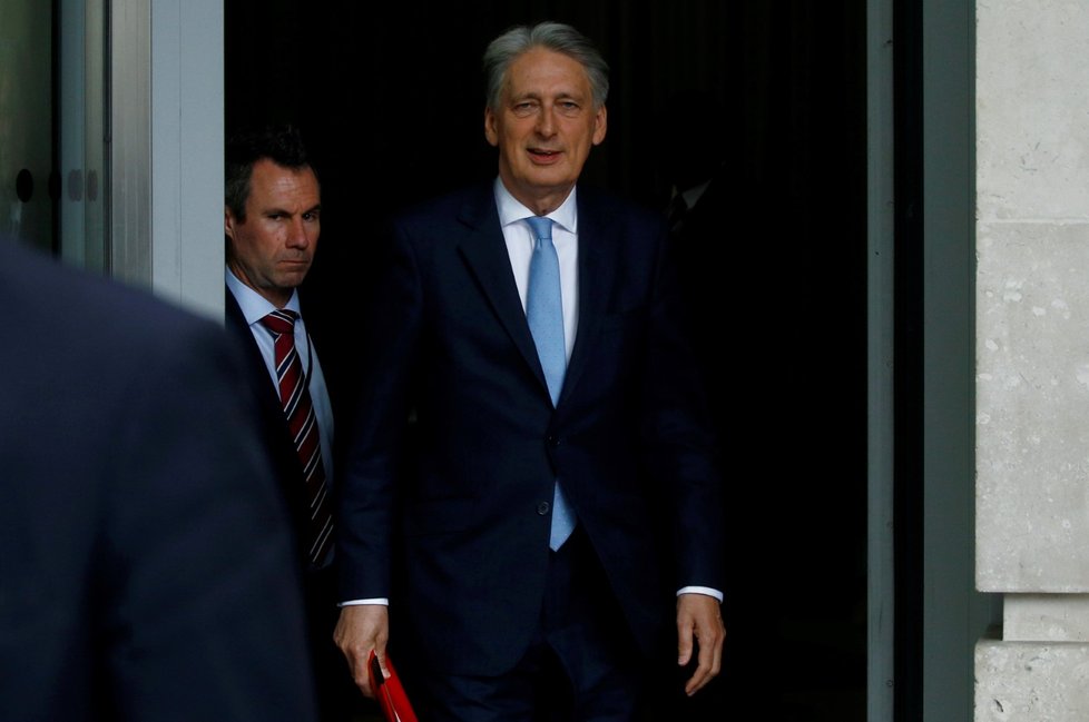 Britský ministr financí Hammond podá demisi. Učiní tak před tím, než ho kvůli nesouhlasu s brexitem bez dohody odvolá zřejmý příští premiér Johnson.