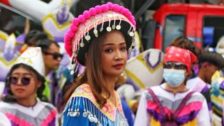 Thajský Halloween, festival Phi Ta Khon, je fantastický vizuální, hudební a emocionální nářez