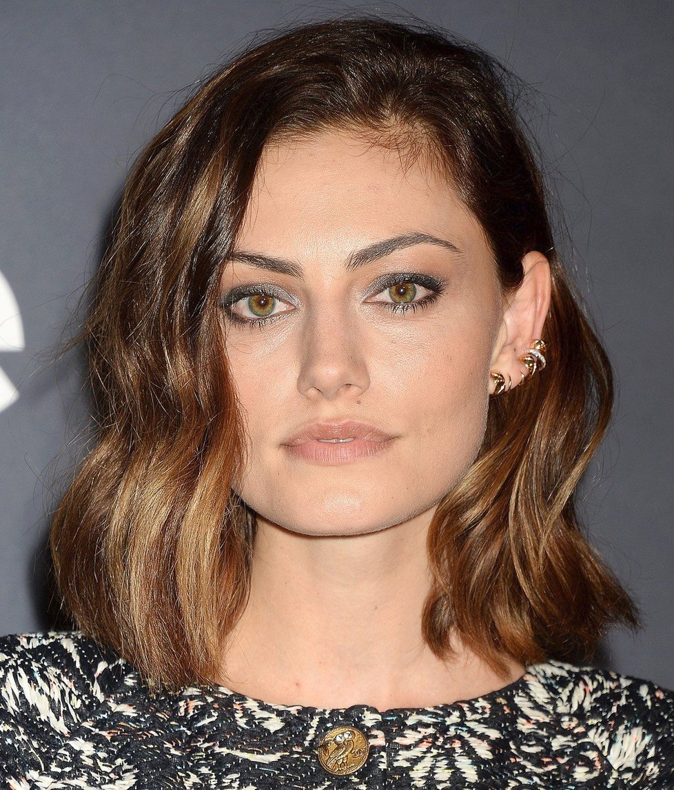 Phoebe Tonkin (28)