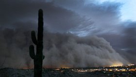 Phoenix se ocitl v písečné bouři, spisovatel Frank Herbert by byl určitě spokojen