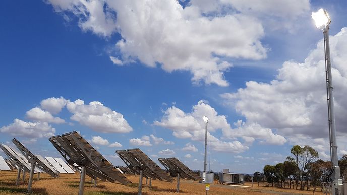 Koncept elektrárny a úložiště společnosti RayGen. Na přelomu roku by měl přejít do ostrého provozu projekt, který má rozhodnout o budoucnosti technologie.