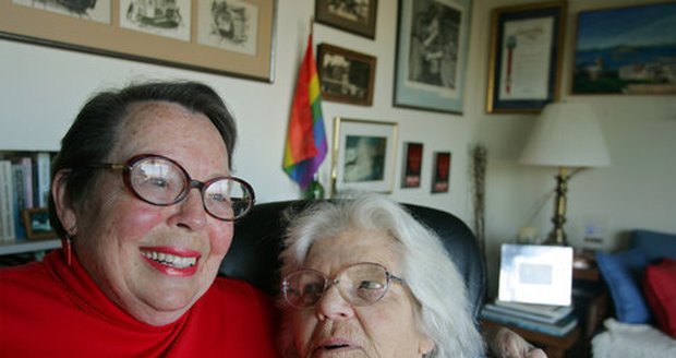 Phyllis Lyonová a Del Martinová si řeknou po 55 letech řeknou své ano