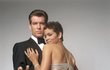 Pierce Brosnan a Halle Berry.